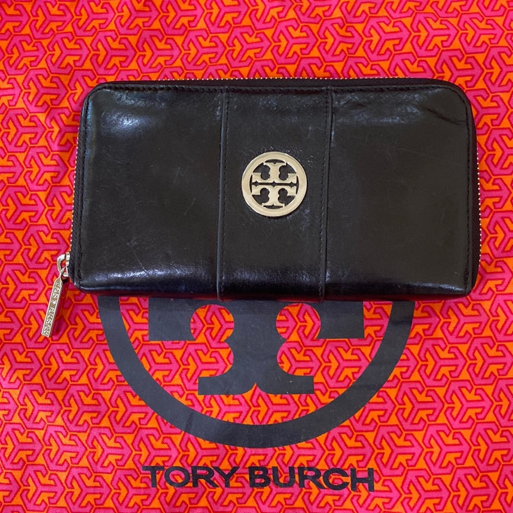 Tory Burch black leather zip around wallet with silver trim